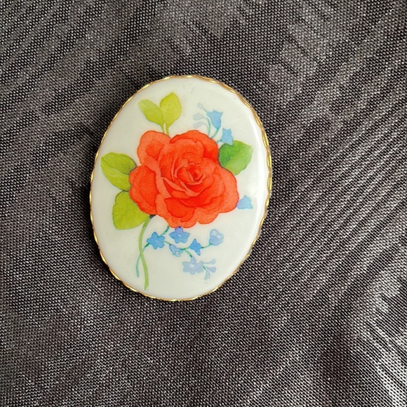 Vintage Hallmark pin/ pendent - Picture 2 of 3